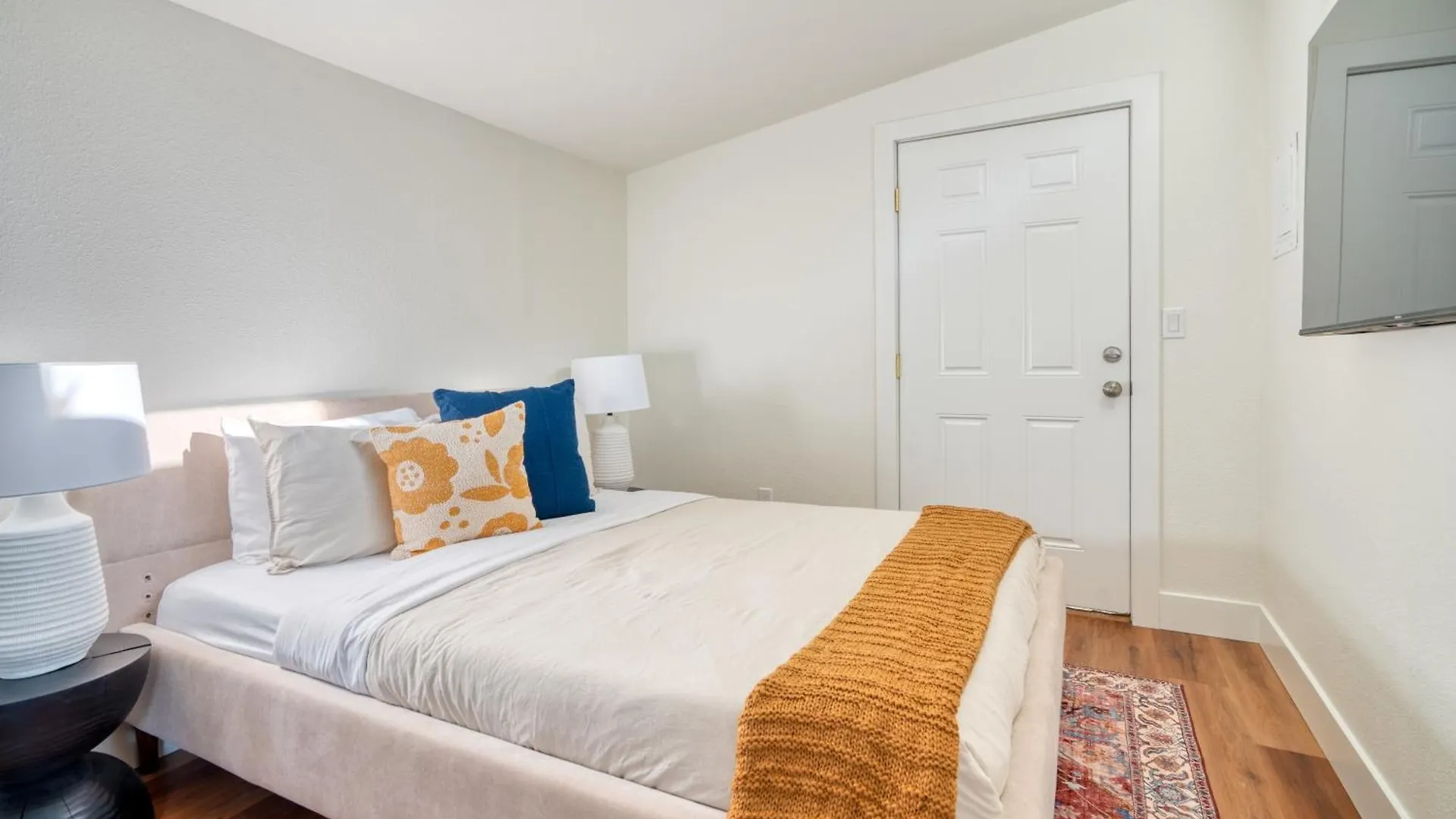 Stay Portland Collection - Alberta Arts Luxury, Sleeps 6, Walk Score 99 0*,  United States