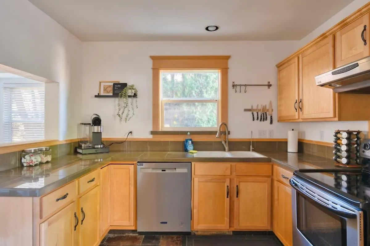 Stay Portland Collection - Alberta Arts Luxury, Sleeps 6, Walk Score 99