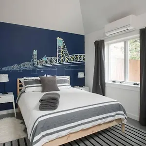 Holiday home The Hawthorne Hideaway, Portland