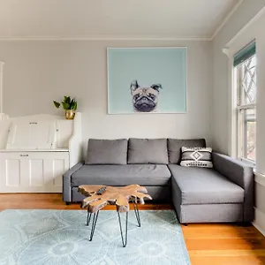Holiday home Colletion - Classic - Parks, Eateries & Local Shops, Portland